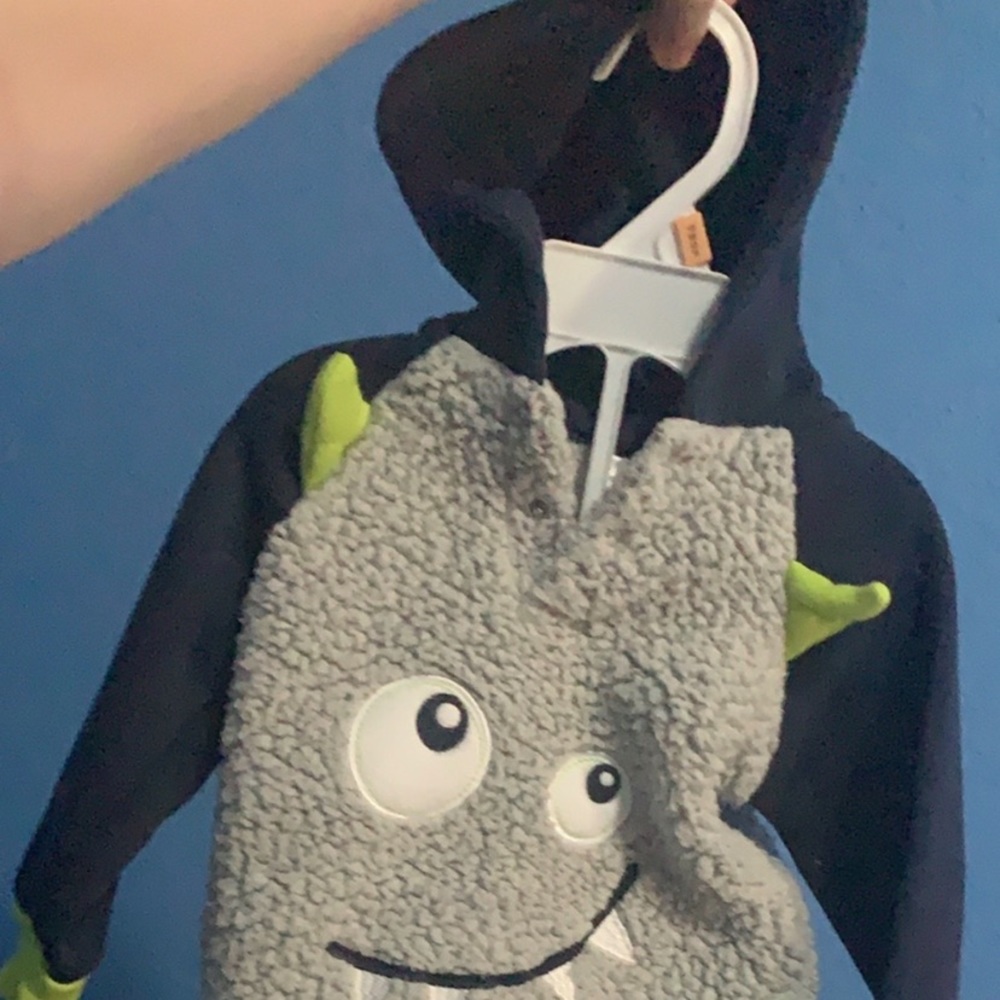 Monster outfit - Picture 3 of 3
